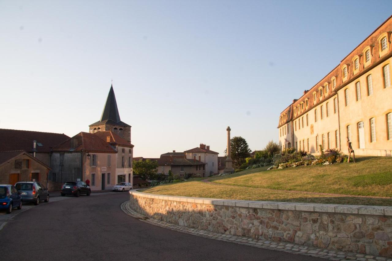 Gites Le Lancelot Ambierle Экстерьер фото