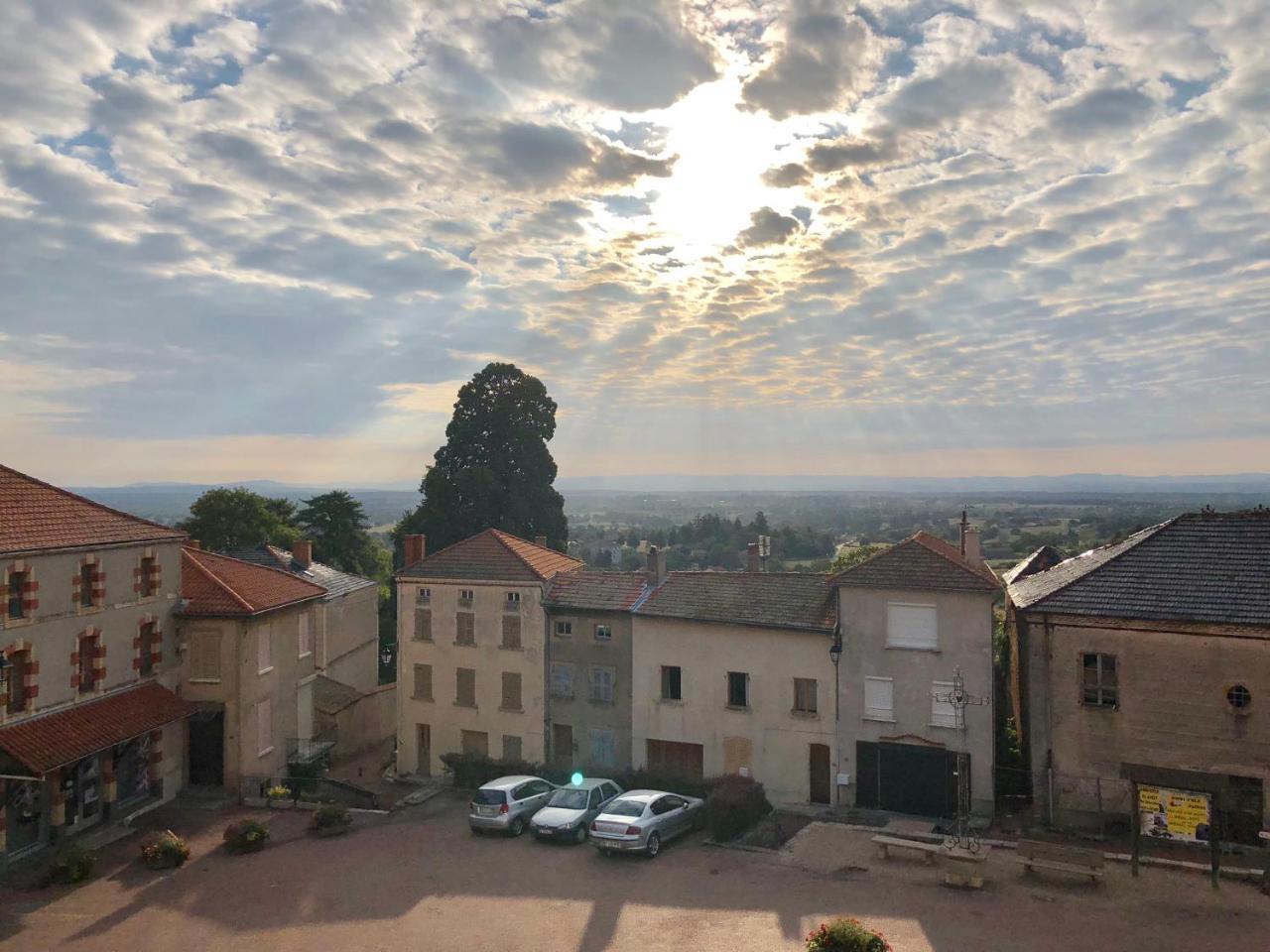 Gites Le Lancelot Ambierle Экстерьер фото